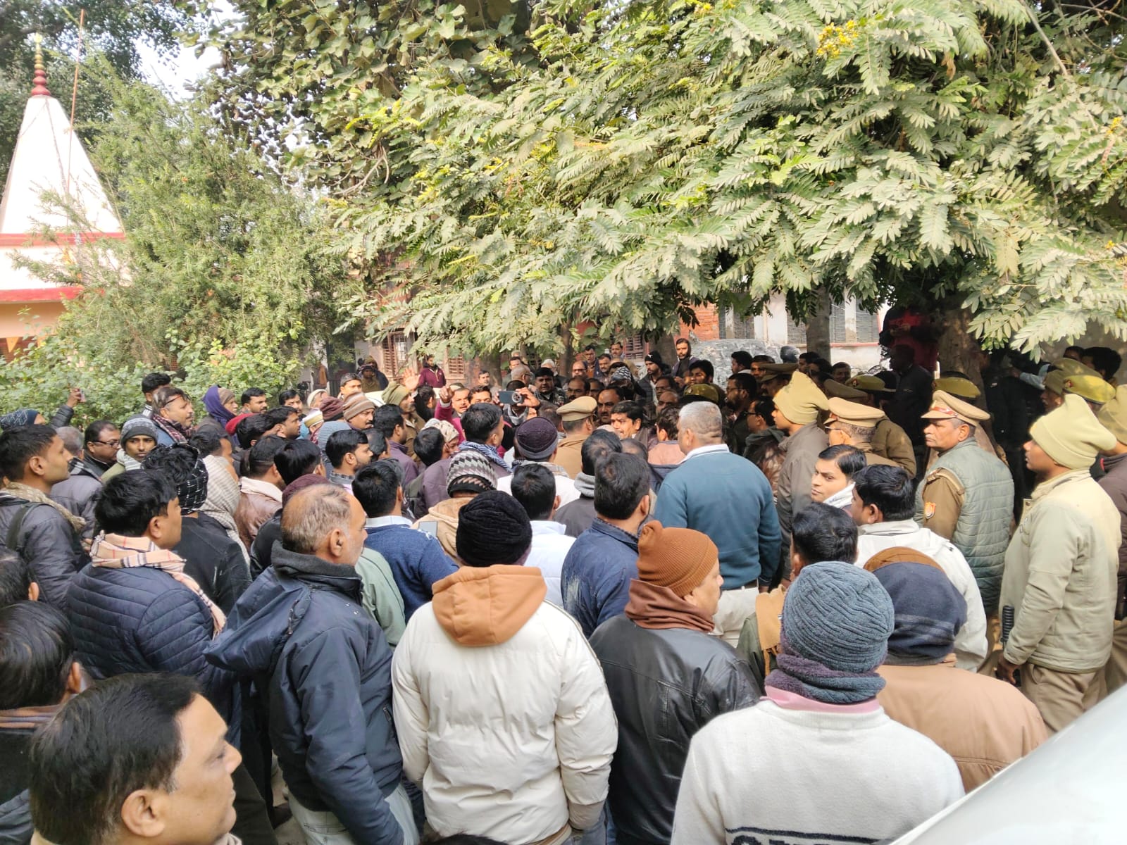 तहसील परिषद में दोनों पक्ष आमने-सामने तहसील परिषद में दोनों पक्ष आमने-सामने