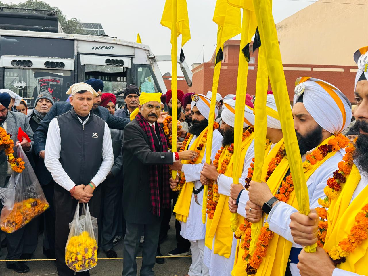 श्रद्धा व उत्साह के साथ निकला भव्य नगर कीर्तन, विधायक मोहन लाल ने झंडी दिखाकर किया रवाना