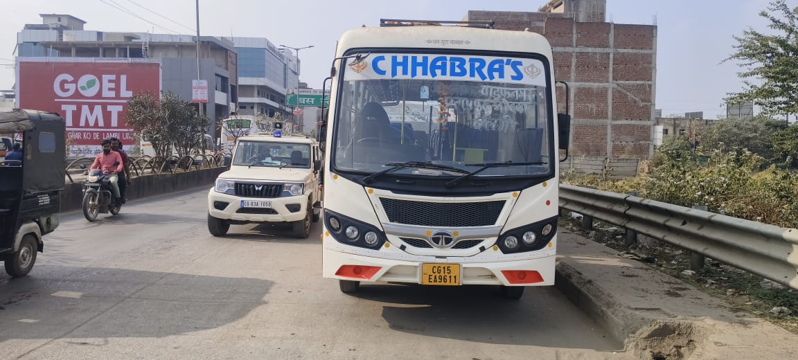 रिंग रोड पर खड़े भारी वाहनों पर कार्रवाई