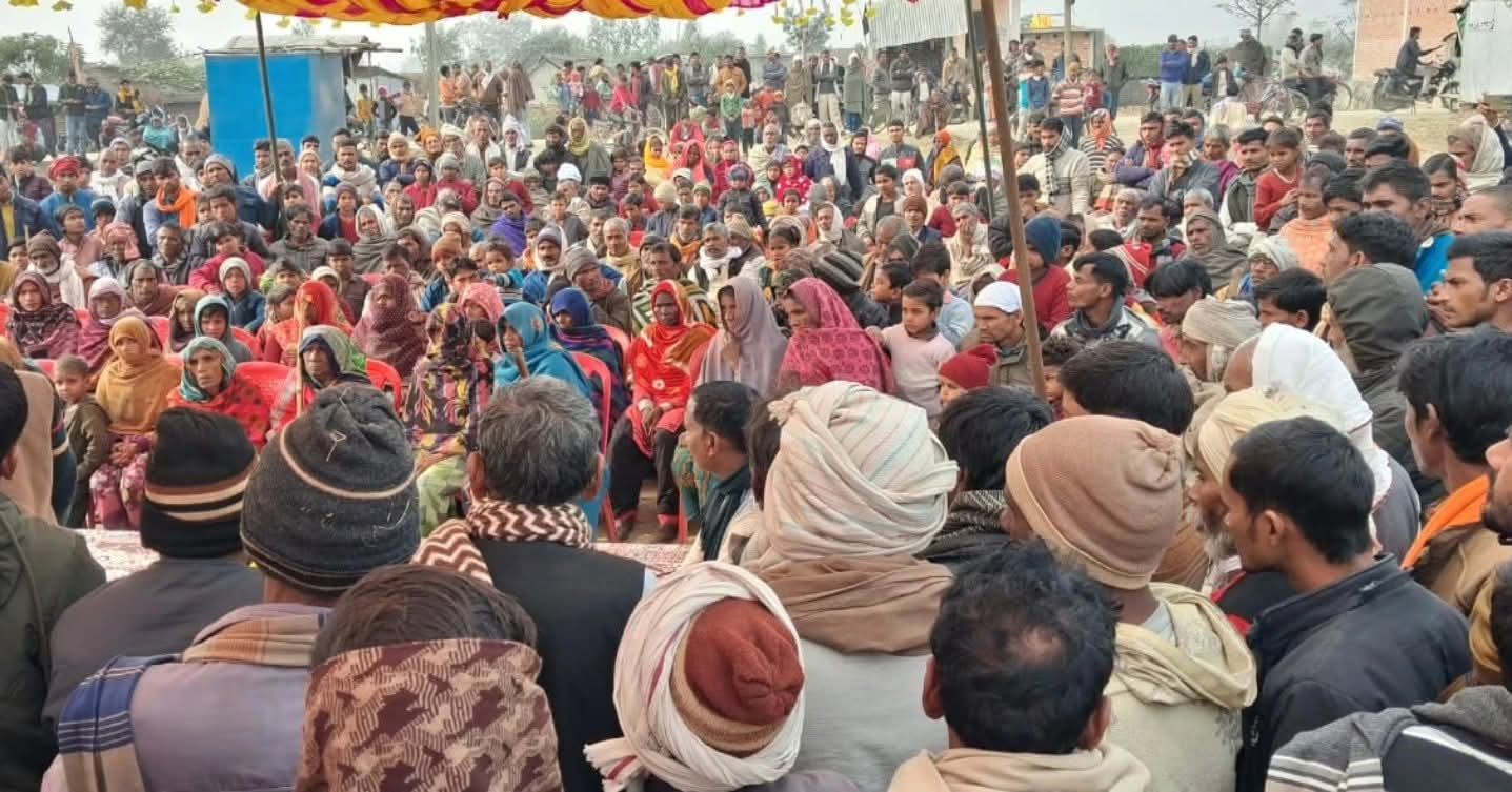 सभा में उमड़ी भीड़