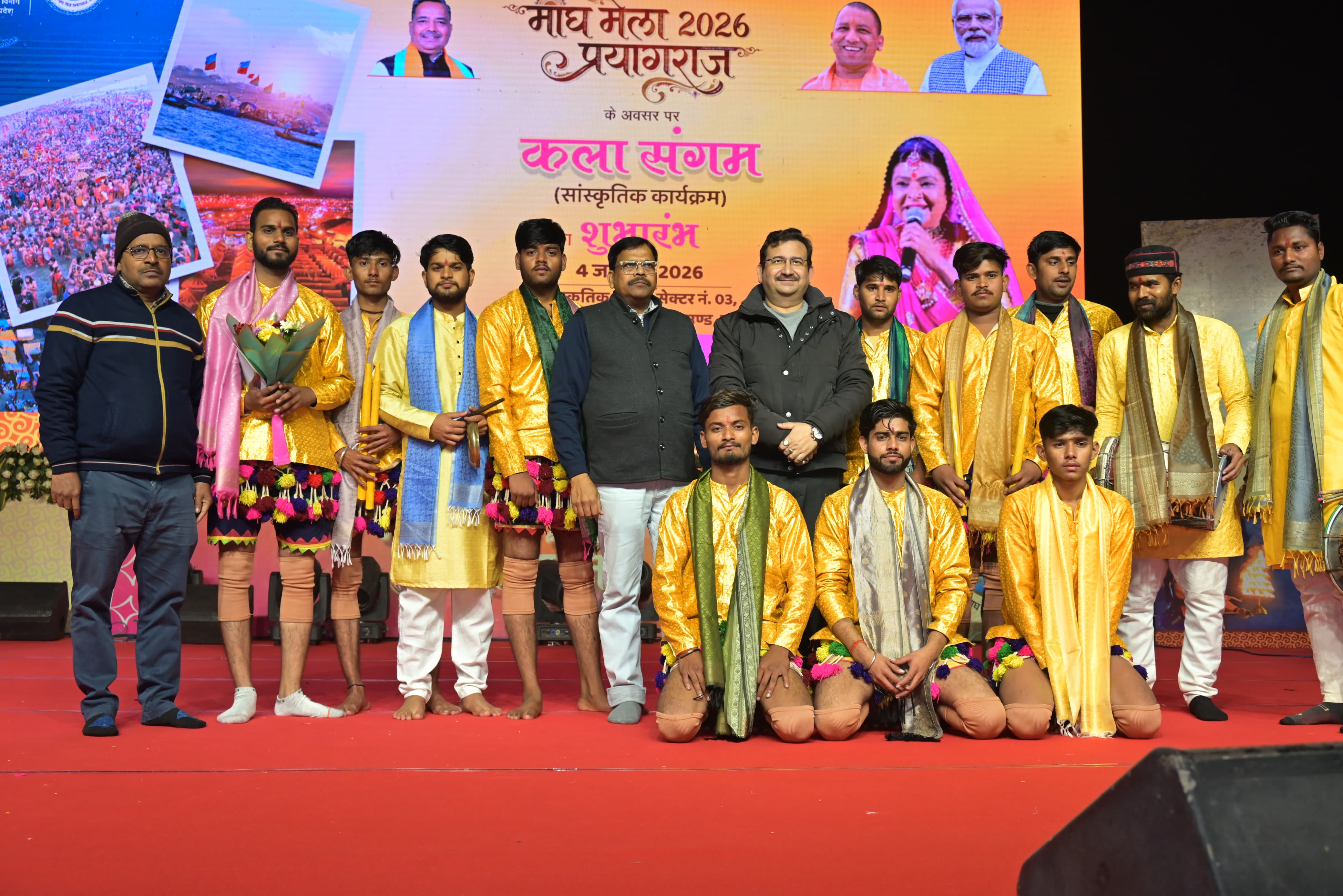 तीसरी प्रस्तुति विपिन यादव व टीम महोबा का छाया चित्र