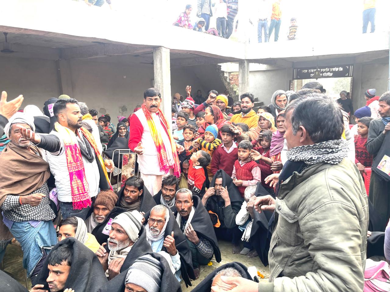 आए हुए ग्रामीण आए हुए ग्रामीण