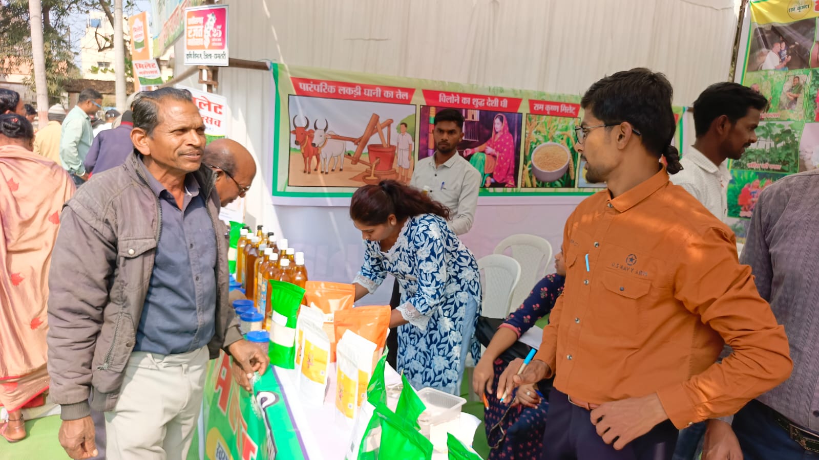 मिलेट्स महोत्सव के तहत लगाए गए स्टाल में जानकारी लेते हुए नागरिक। मिलेट्स महोत्सव के तहत लगाए गए स्टाल में जानकारी लेते हुए नागरिक।