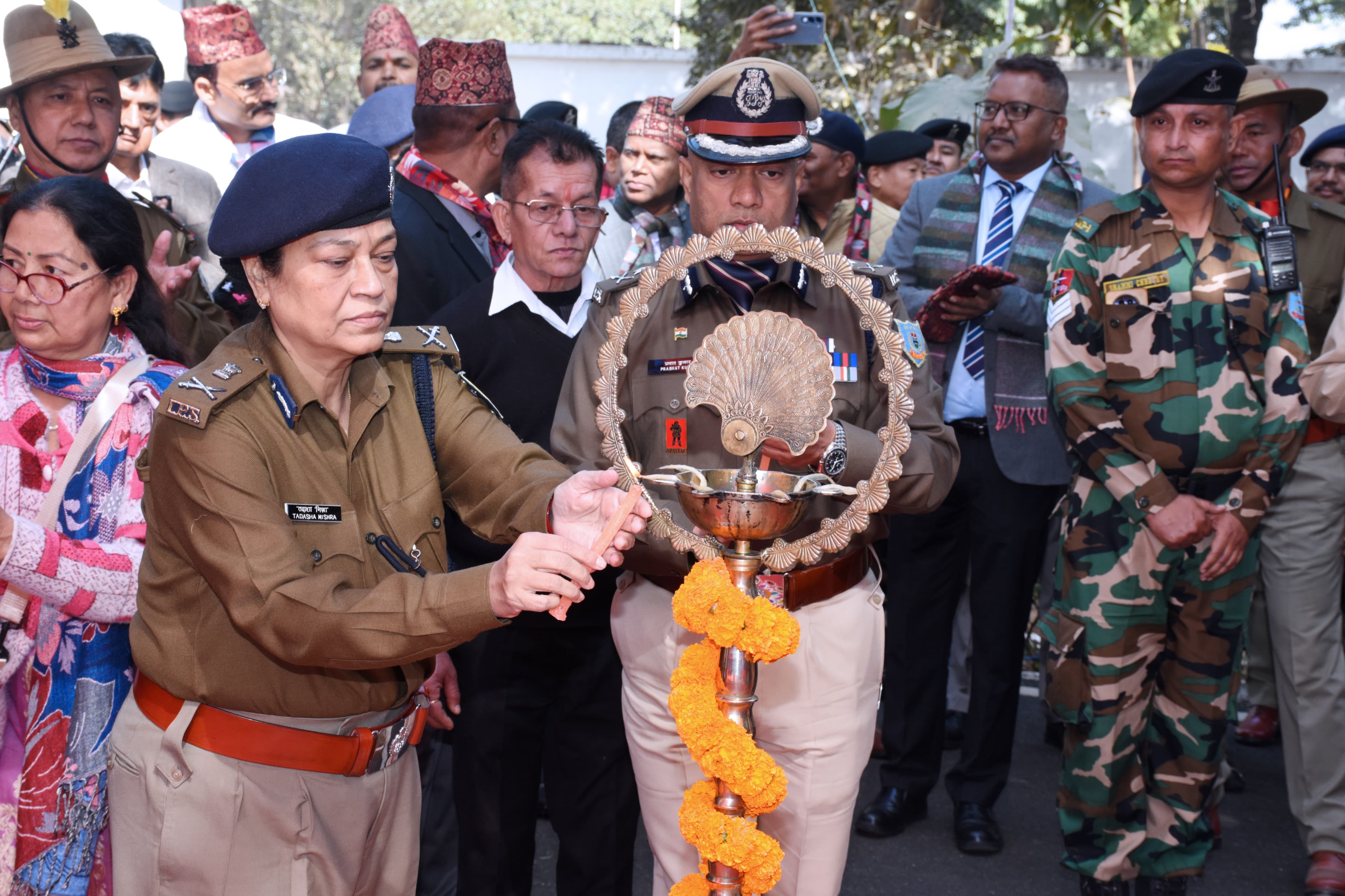 डीजीपी सहित अन्य कार्यक्रम का उद्घाटन करते डीजीपी सहित अन्य कार्यक्रम का उद्घाटन करते