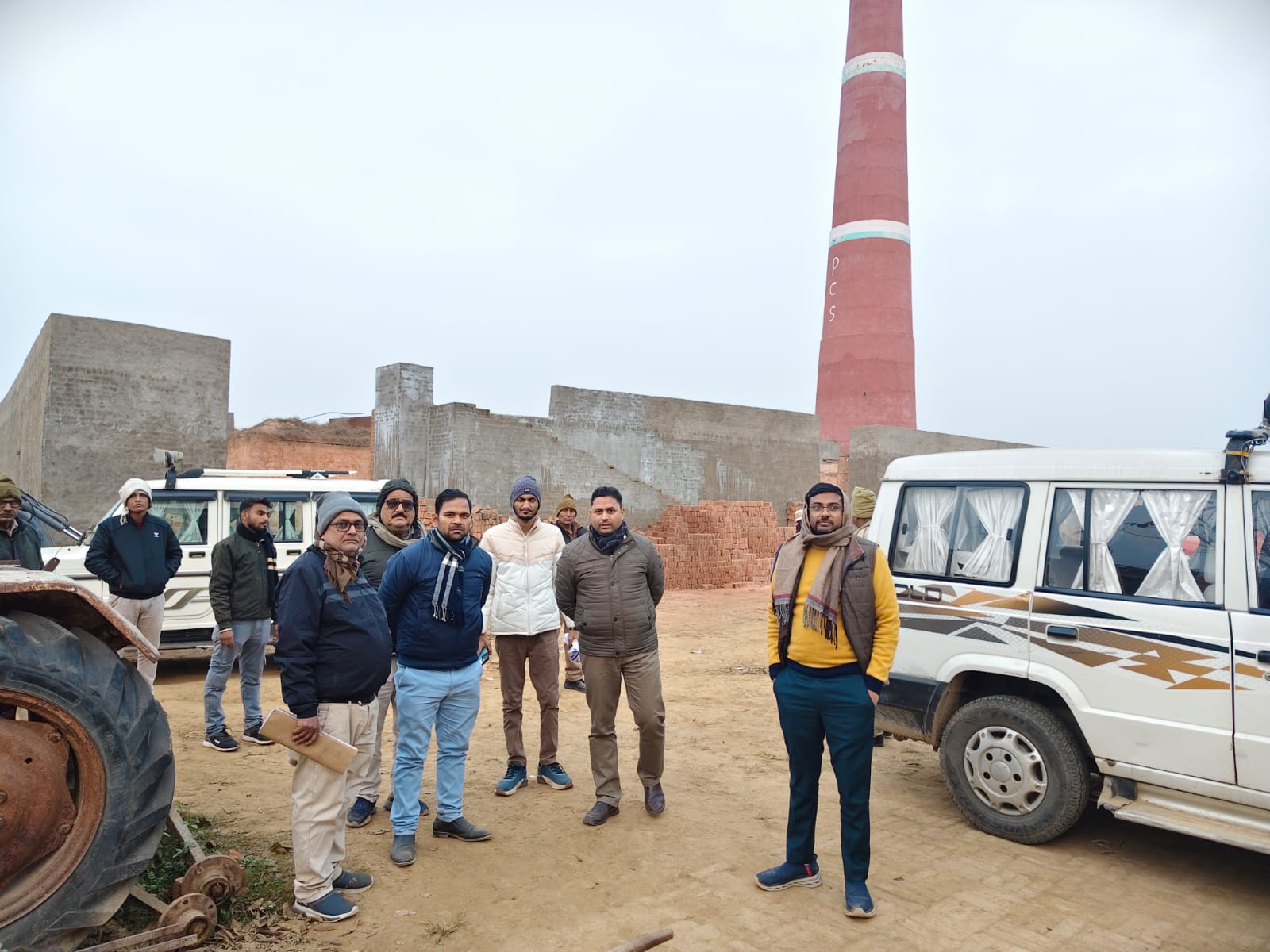 विनिमय शुल्क जमा न करने पर 4 ईंट भट्ठों पर कार्रवाई, कच्ची ईंटें तोड़ी गईं, संचालन रोका गया*