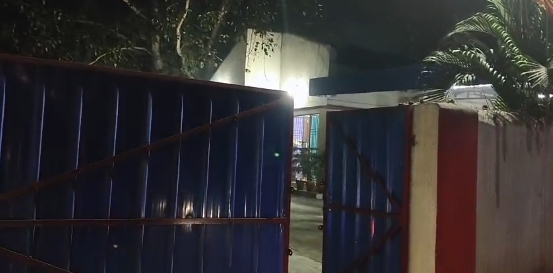 इसी घर पर चली गोली