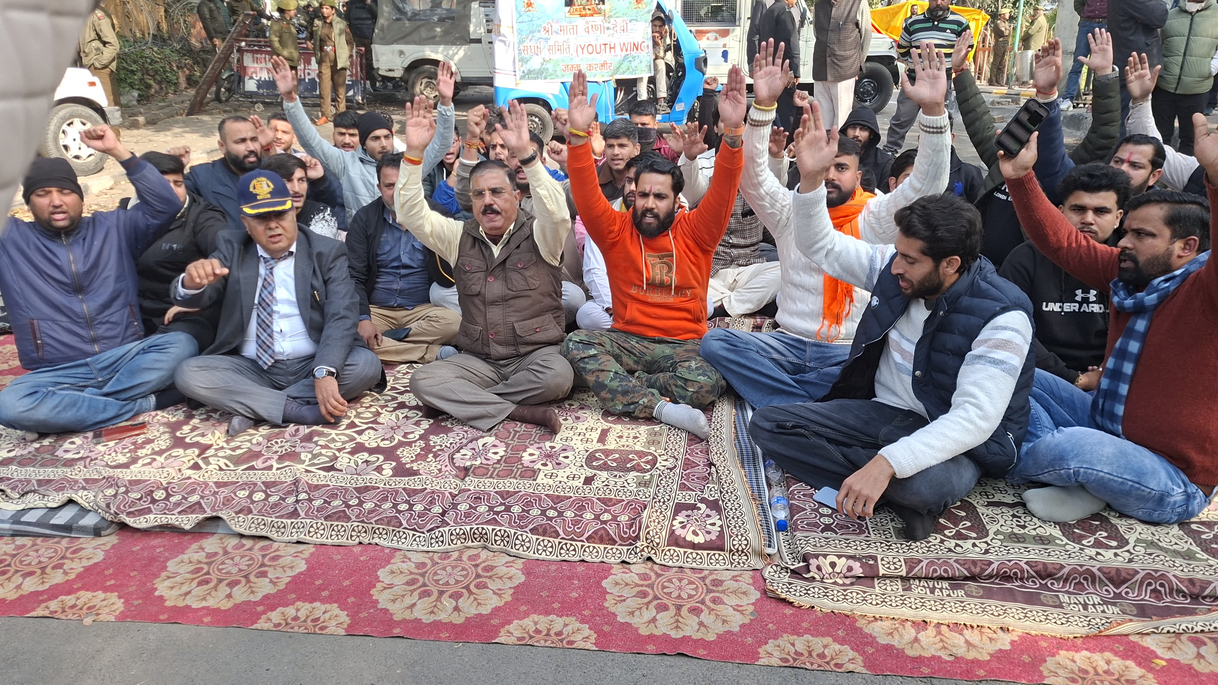 एसएमवीडीआईएमई प्रवेश पर विरोध प्रदर्शन के आह्वान के बाद सिविल सचिवालय जम्मू को सील कर दिया गया