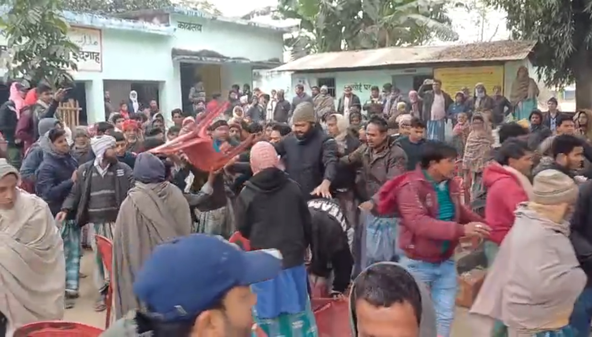 अररिया फोटो:मदरसा में हंगामा और मारपीट अररिया फोटो:मदरसा में हंगामा और मारपीट