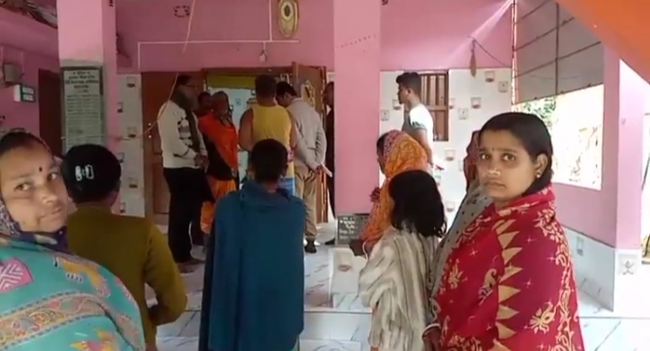 दासपुर के भूँय्याड़ा गांव में चोरी के बाद खंडित अवस्था में पड़ा शीतला माता का गर्भगृह