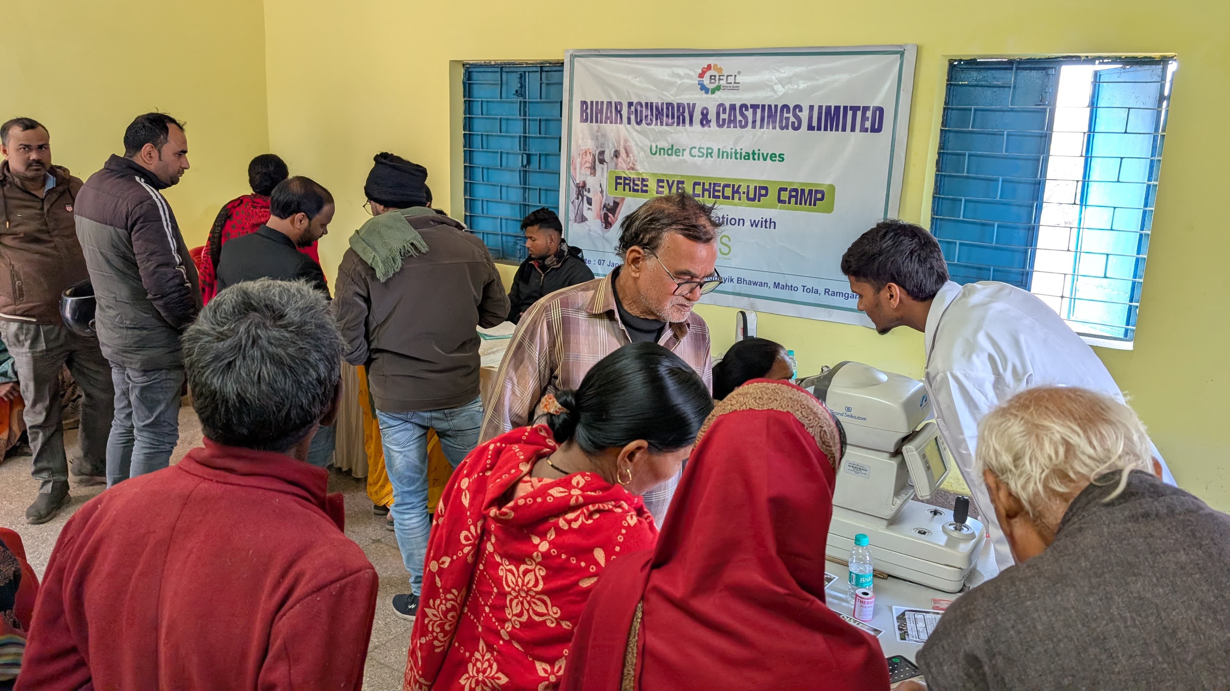 जांच शिविर में शामिल लोग