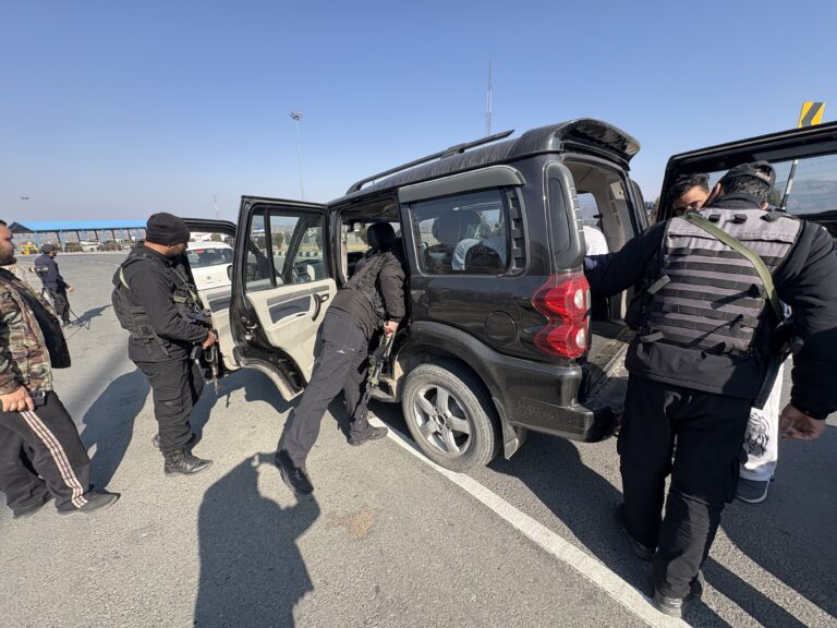 गणतंत्र दिवस से पहले: काजीगुंड में जम्मू-श्रीनगर एनएच-44 पर सुरक्षा बढ़ा दी गई