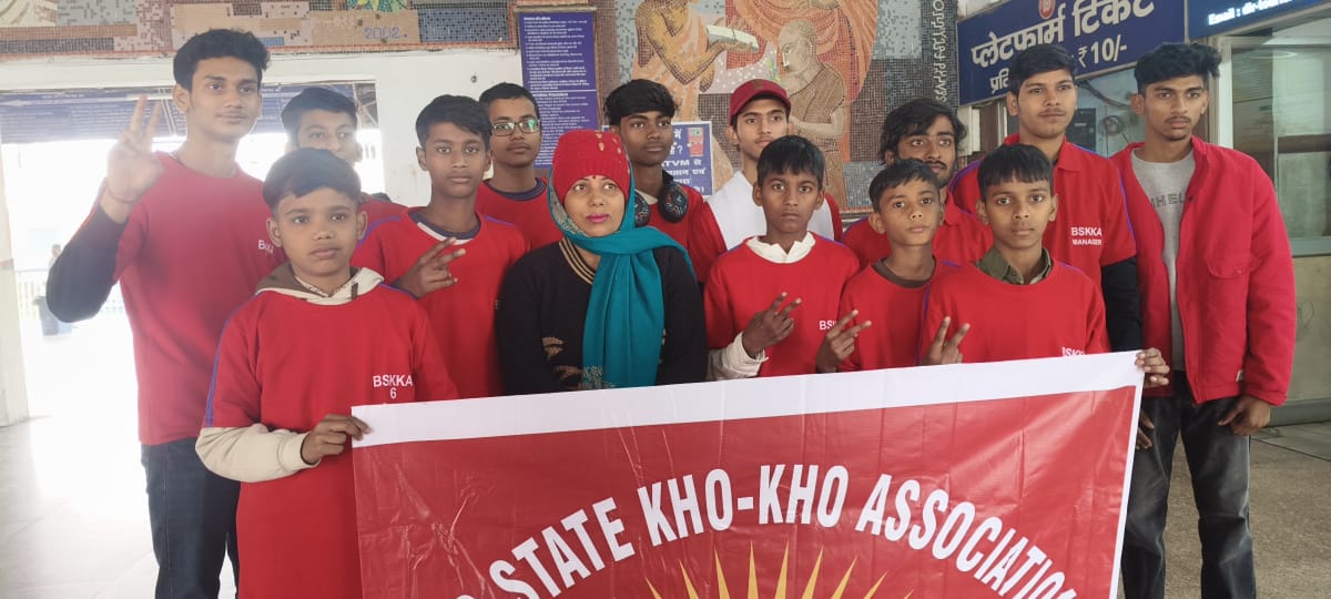 अररिया फोटो:सूरत के लिए रवाना होते छात्र अररिया फोटो:सूरत के लिए रवाना होते छात्र