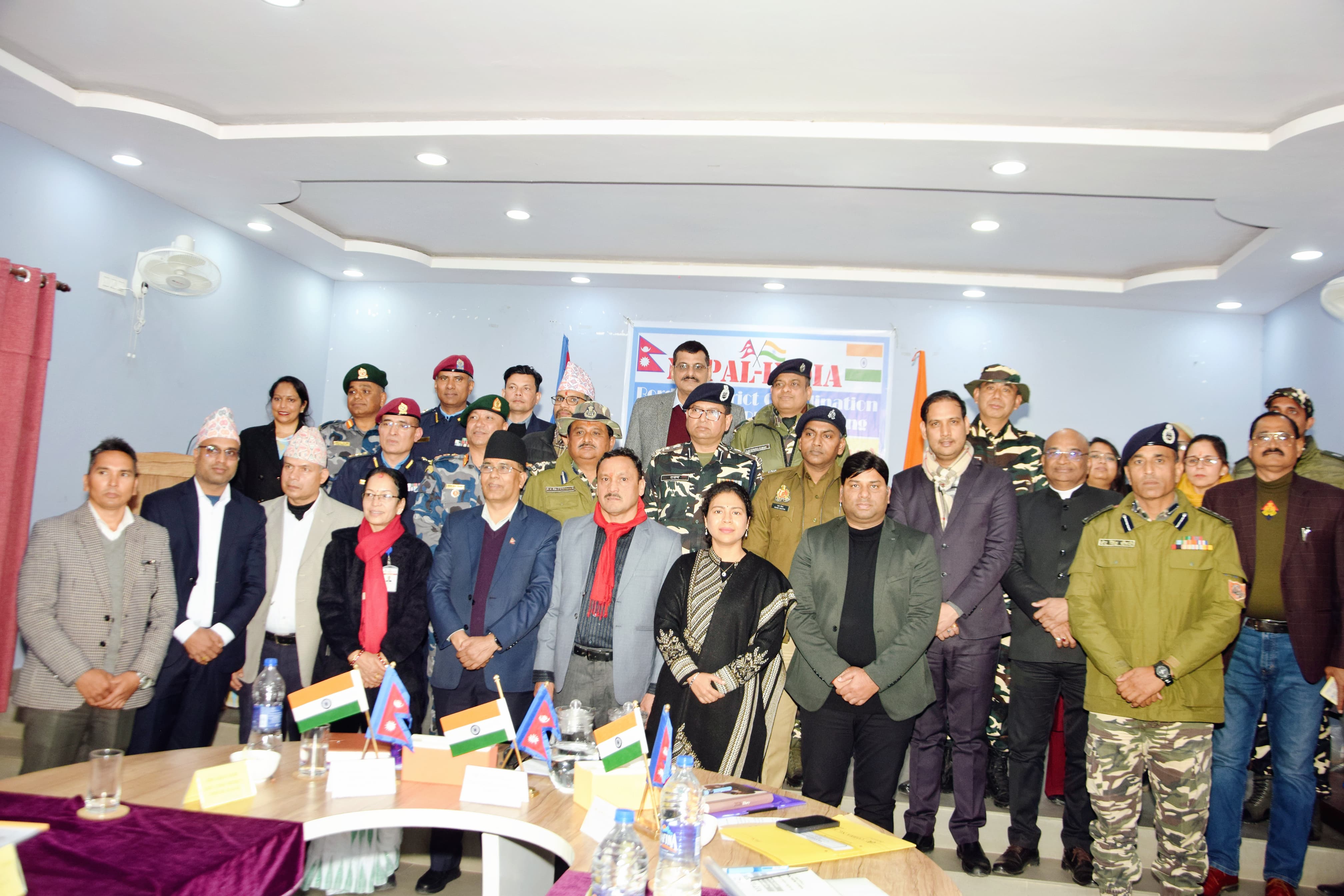 भारत और नेपाल के अधिकारी गण भारत और नेपाल के अधिकारी गण