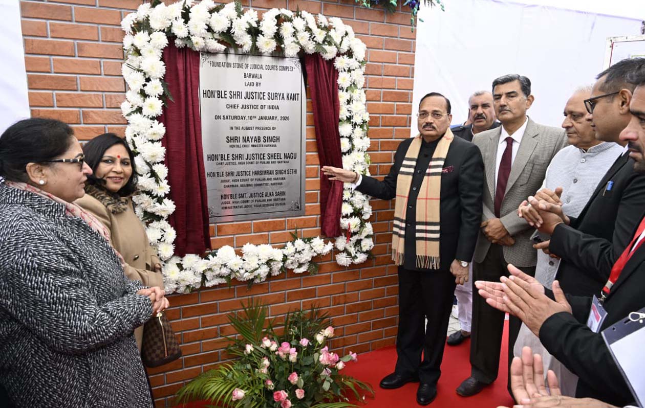 बरवाला में नए न्यायिक परिसर का शिलान्यास करते सीजेआई सूर्यकांत व अन्य न्यायिक अधिकारी।