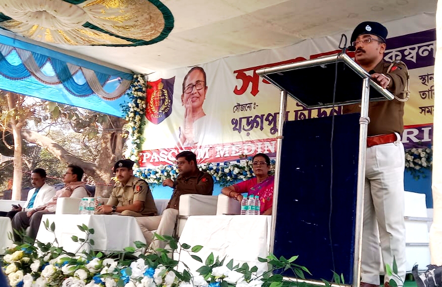 खड़गपुर में पुलिस का ‘संपर्क’ कार्यक्रम कम्बल वितरण