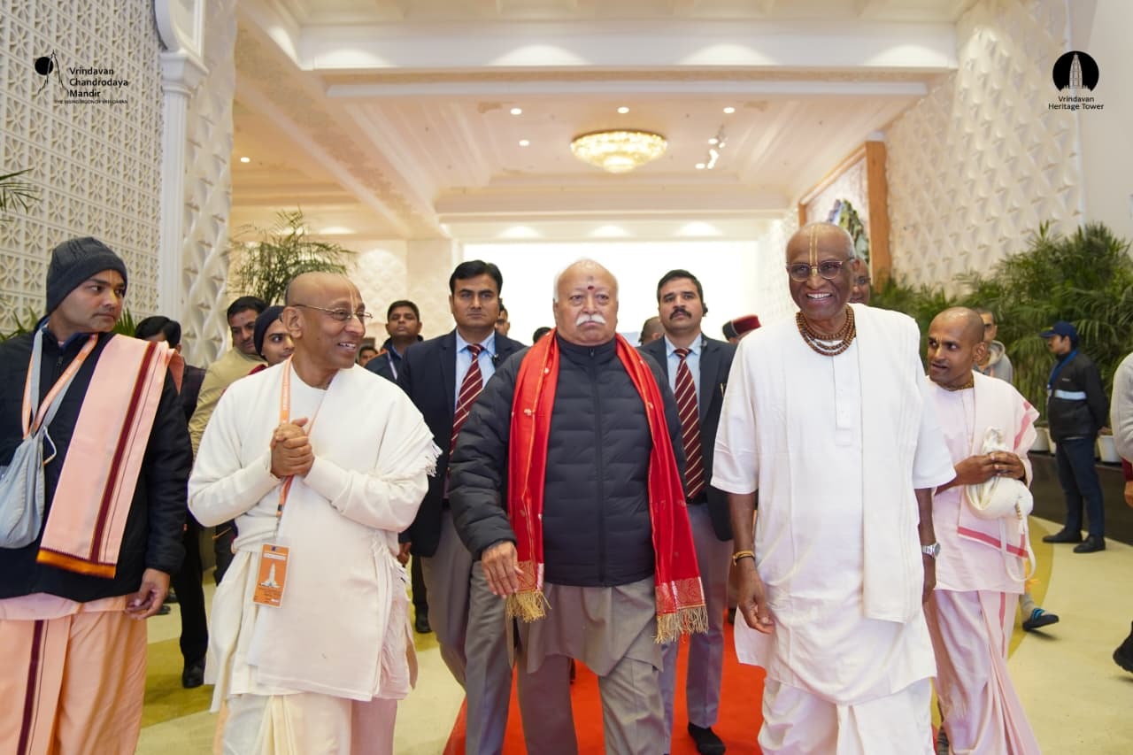 संघ प्रमुख माेहन भागवत चन्द्राेदय मंदिर में शिरकत करते हुए