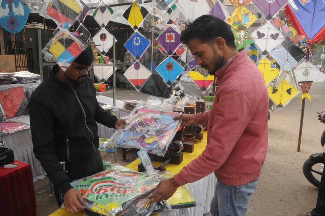 रंग-बिरंगी पतंगों से सजा जयपुर