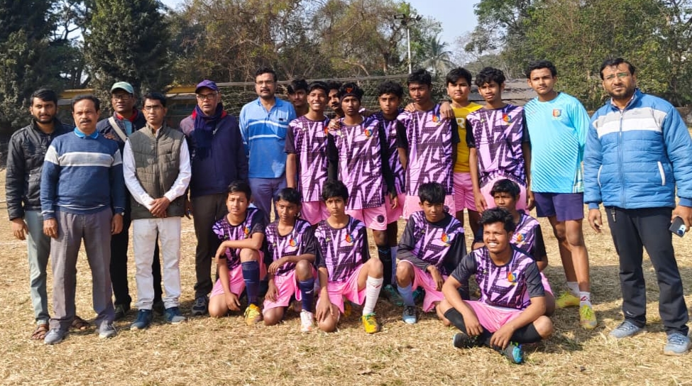 खड़ग़पुर में जिला पुलिस के अगुवाई में शुरू हुआ फुटबॉल