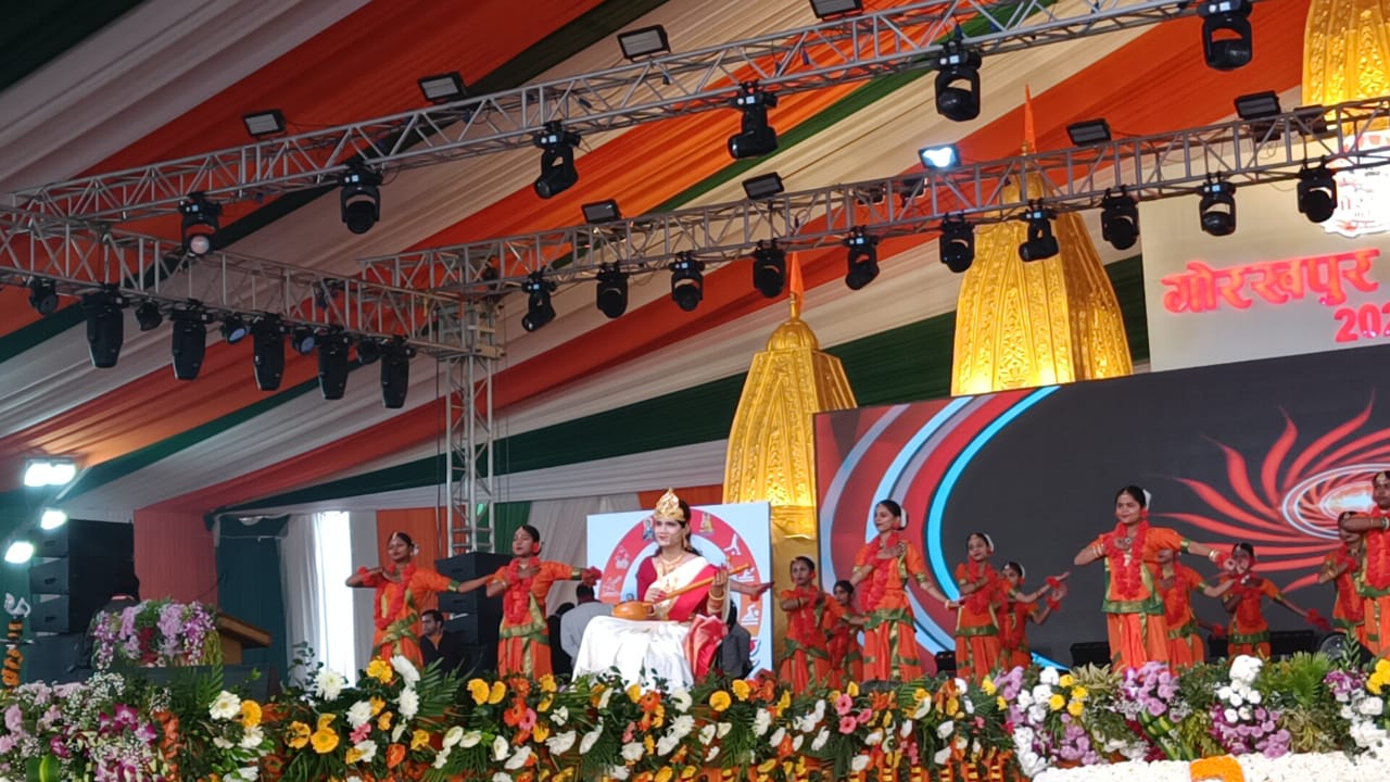 चम्पा देवी पार्क में गोरखपुर महोत्सव का भव्य आगाज़, संस्कृति-पर्यटन की अनूठी झलक*