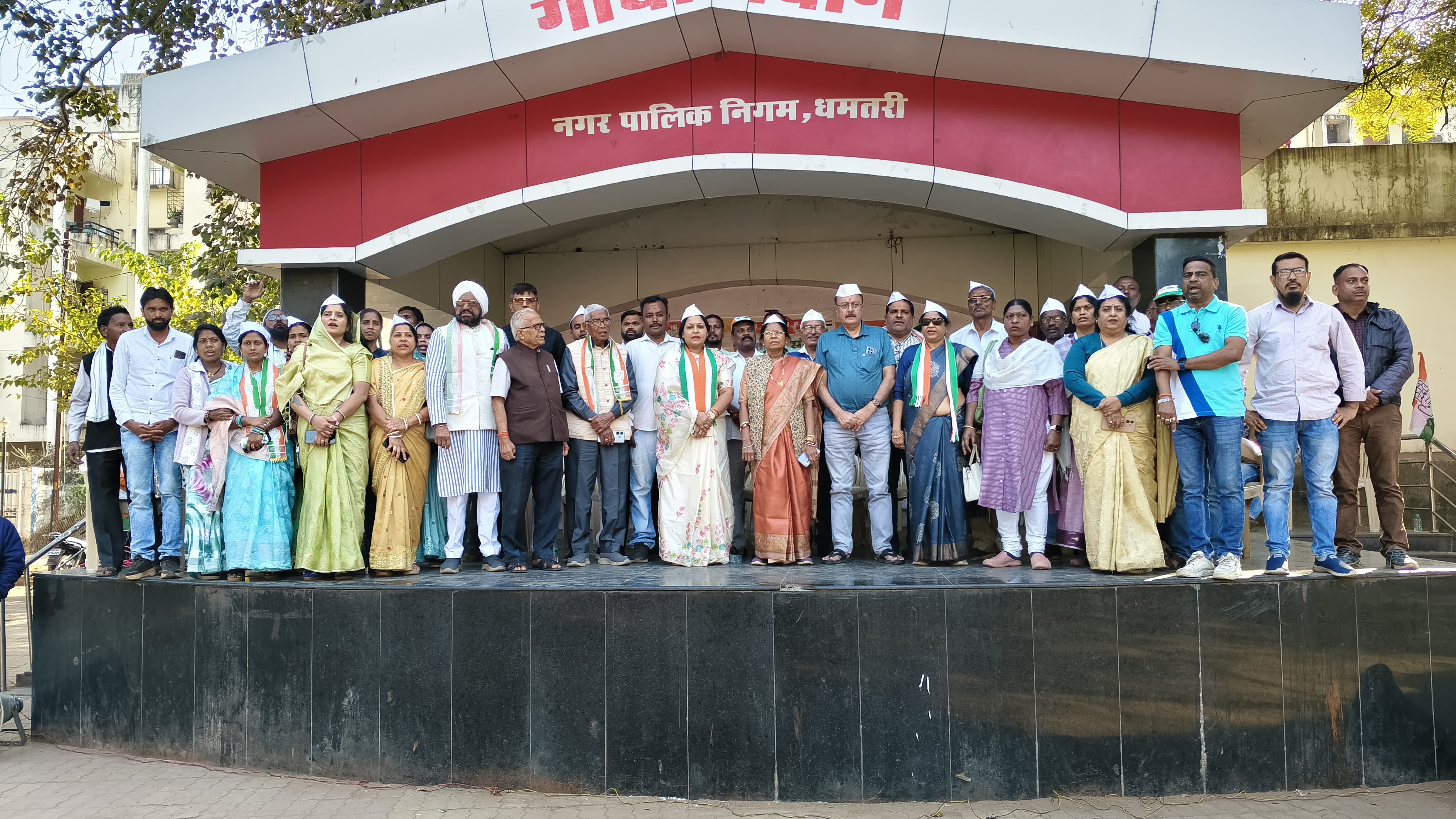 गांधी मैदान में प्रदर्शन करते हुए कांग्रेसी।