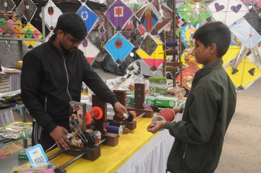 रंग-बिरंगी पतंगों से सजा जयपुर