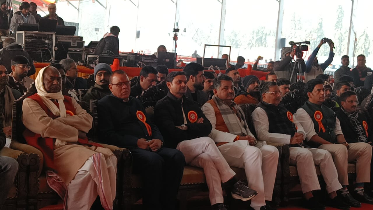 चम्पा देवी पार्क में गोरखपुर महोत्सव का भव्य आगाज़, संस्कृति-पर्यटन की अनूठी झलक*