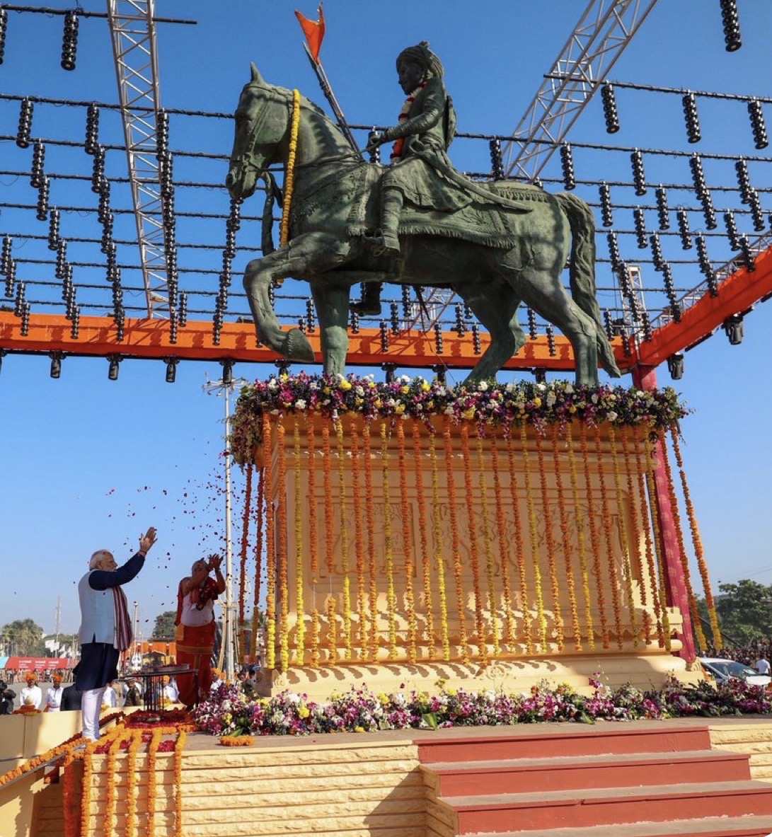 प्रधानमंत्री नरेन्द्र मोदी ने सोमनाथ में मंदिर के लिए योगदान देने वाले वीरों को दी श्रद्धांजलि प्रधानमंत्री नरेन्द्र मोदी ने सोमनाथ में मंदिर के लिए योगदान देने वाले वीरों को दी श्रद्धांजलि