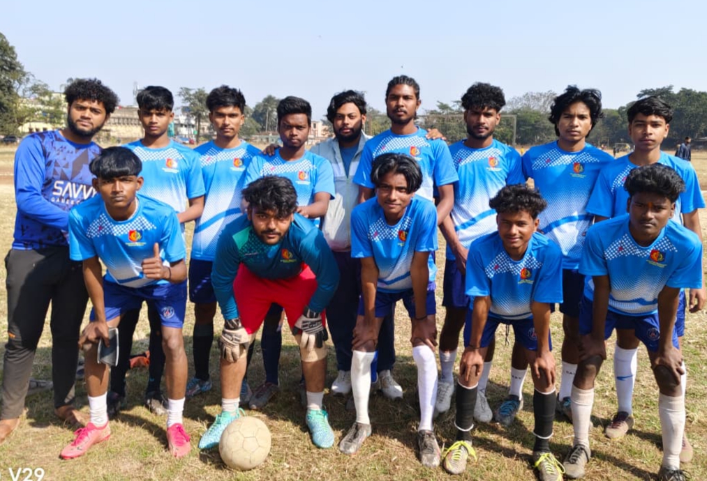 खड़ग़पुर में जिला पुलिस के अगुवाई में शुरू हुआ फुटबॉल