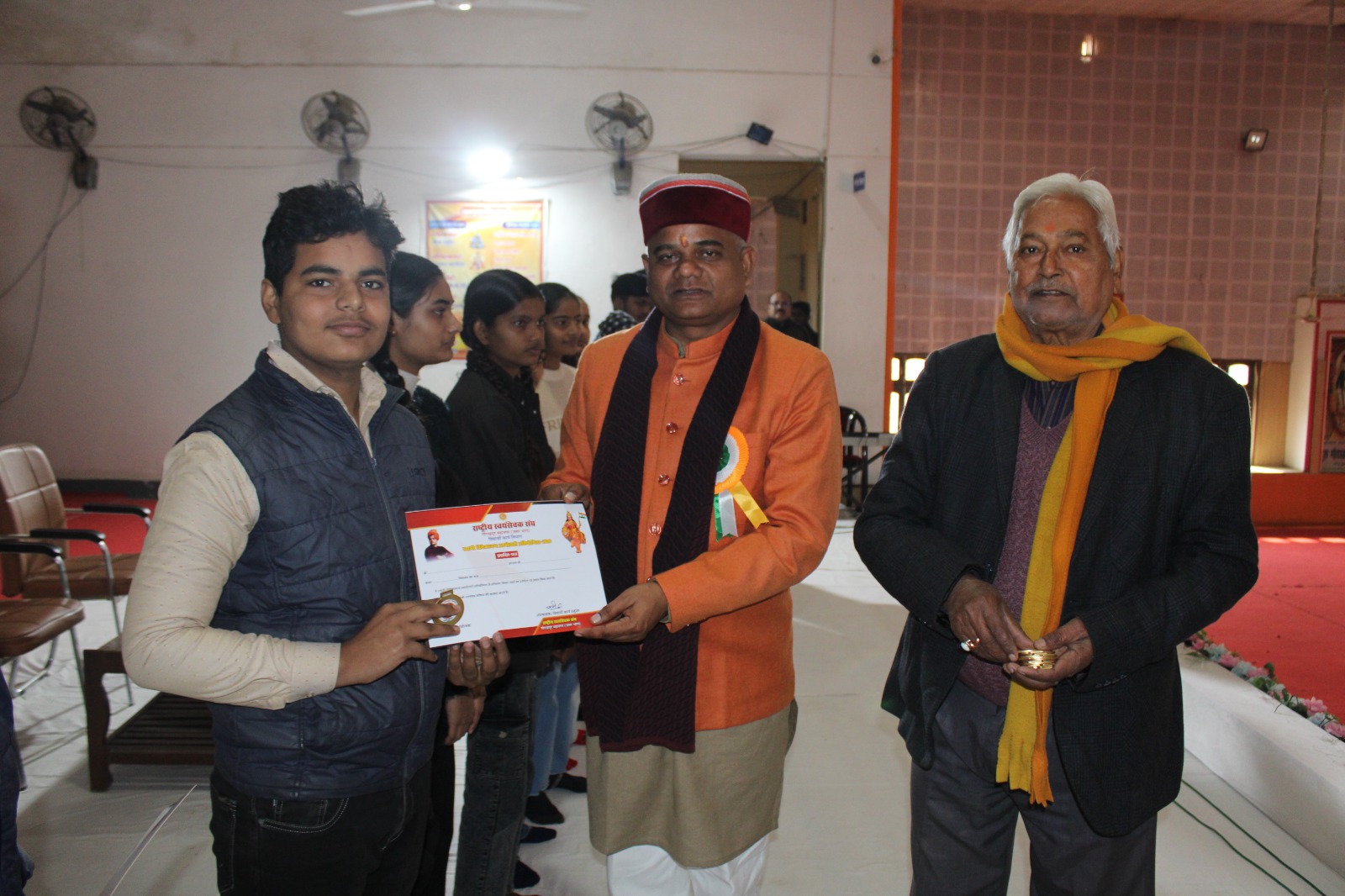 सरस्वती शिशु मन्दिर वरिष्ठ माध्यमिक विद्यालय सुभाष चन्द्र बोस नगर गोरखपुर के सभागार में आयोजित राष्ट्रीय स्वयंसेवक संघ महानगर गोरखपुर उत्तर भाग के विद्यार्थी कार्य विभाग के तत्वावधान में आयोजित स्वामी