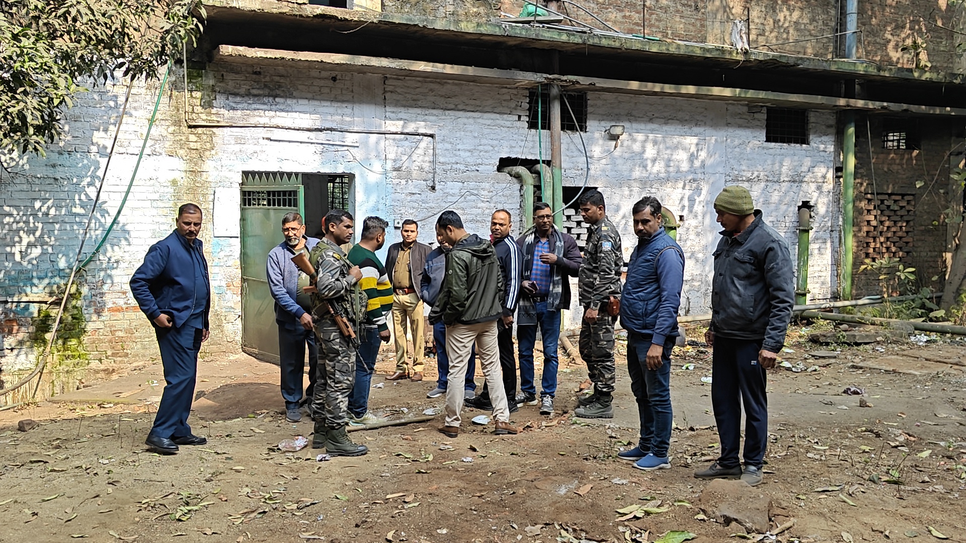 घटनास्थल पर पहुंची पुलिस