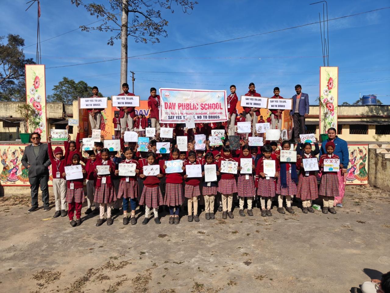 जागरूकता अभियान में शामिल लोग