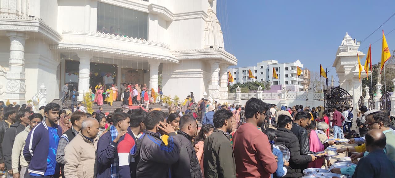 अनुष्ठान में श्रद्धालुओं की भीड़ अनुष्ठान में श्रद्धालुओं की भीड़