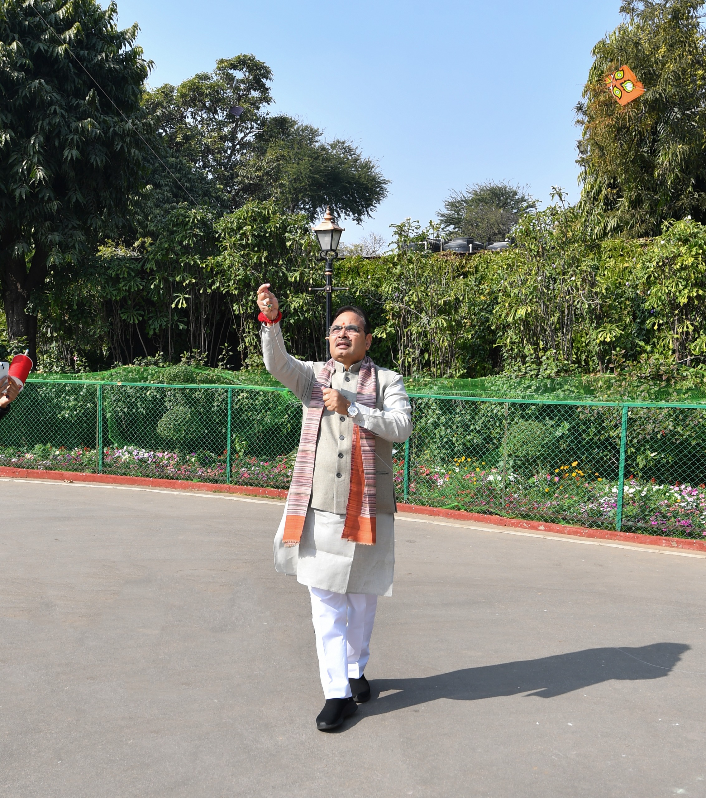 मुख्यमंत्री निवास पर पतंग उड़ाकर सीएम भजनलाल शर्मा ने मनाई मकर संक्रांति