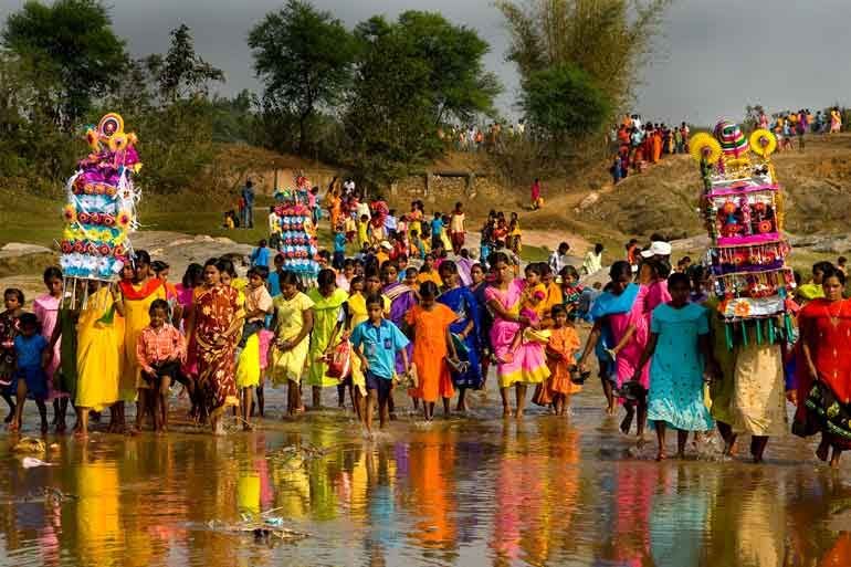 मकर उत्सव पर घाटों में भीड़