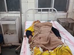 करीब 12 लाेग घायल हुए