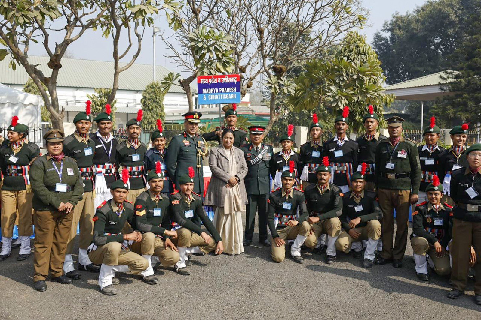 दिल्ली छावनी के कारियाप्पा परेड में एनसीसी के गणतंत्र दिवस शिविर के दौरान दिल्ली की मुख्यमंत्री रेखा गुप्ता