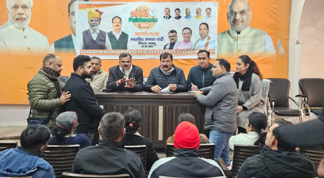 जनता दरबार में लोगों की समस्याएं सुनी, नेकां सरकार को बताया बुनियादी सेवाओं में विफल