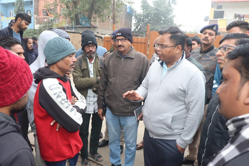 भागीरथपुरा क्षेत्र में कलेक्टर