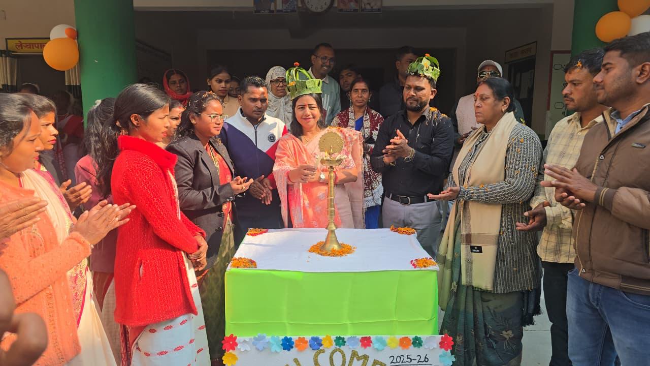 बैठक में शामिल लोग