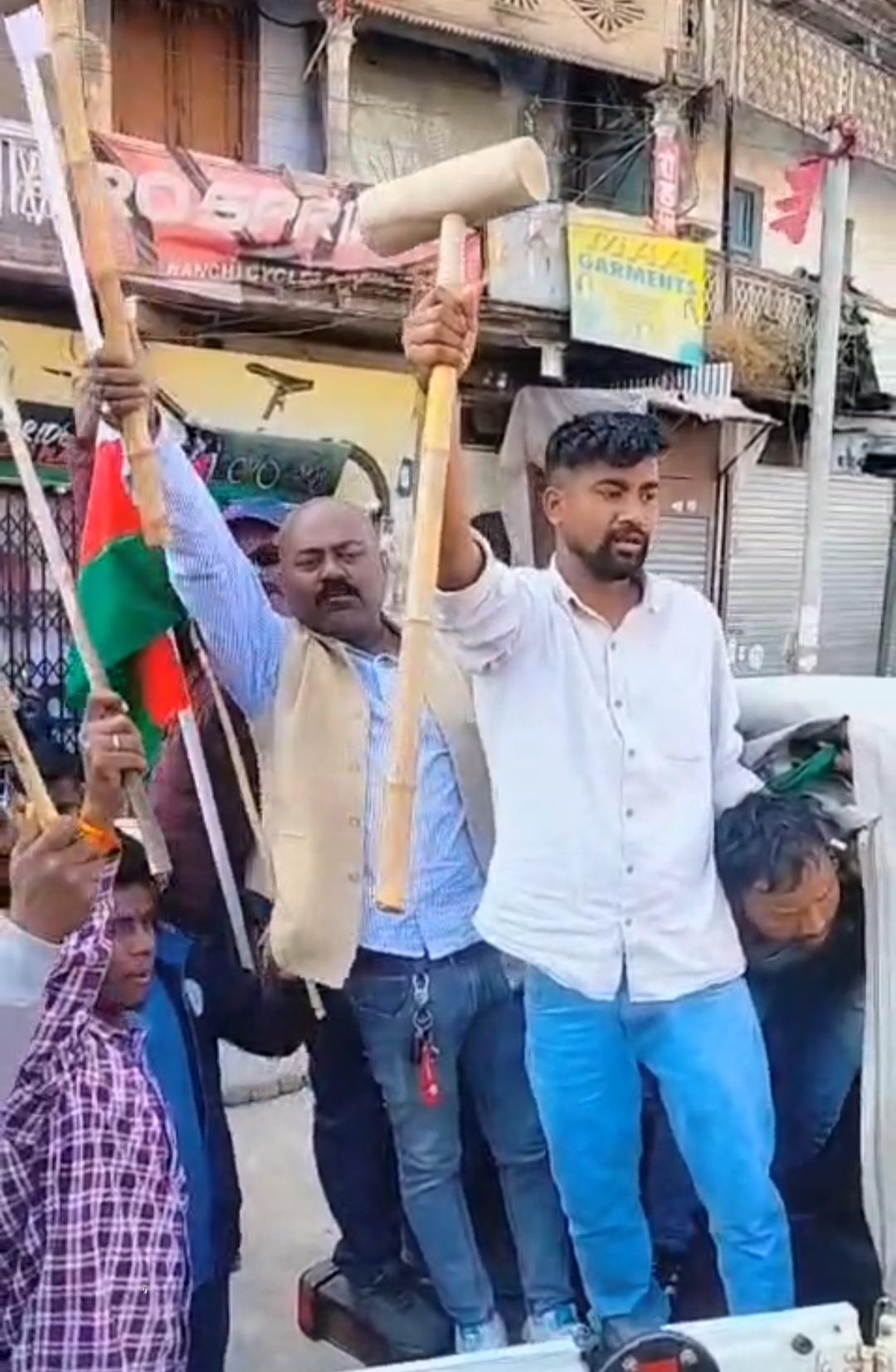 झारखंड बंद के दौरान समर्थक प्रदर्शन करते