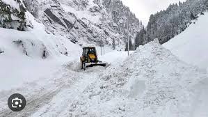 बर्फ जमने के कारण डकसुम-सिंथन सड़क मार्ग सभी वाहनों के लिए बंद