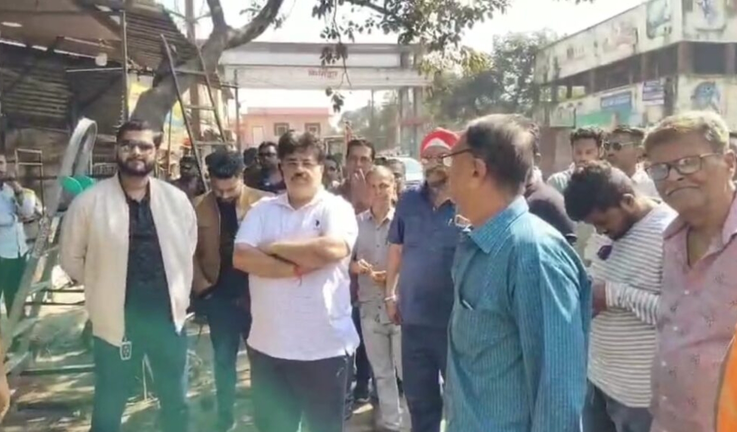 कार्रवाई के दौरान महापौर रामू रोहरा।।