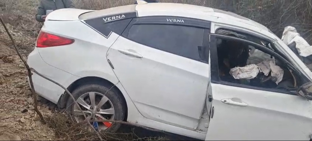 दुर्घटनाग्रस्त हुई कर की फोटोदुर्घटनाग्रस्त हुई कर की फोटो