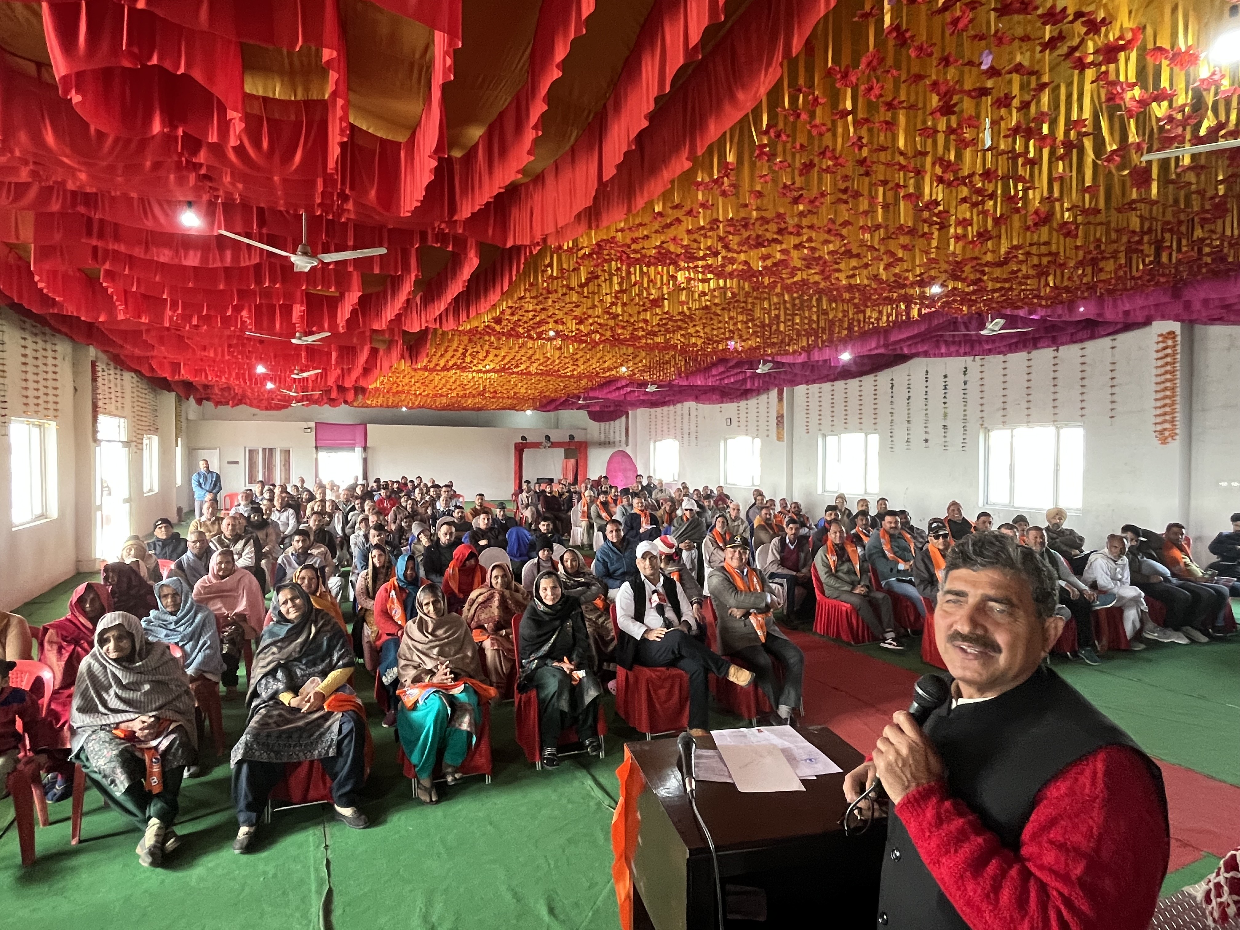 जुगल किशोर शर्मा ने चंब निर्वाचन क्षेत्र का दौरा किया