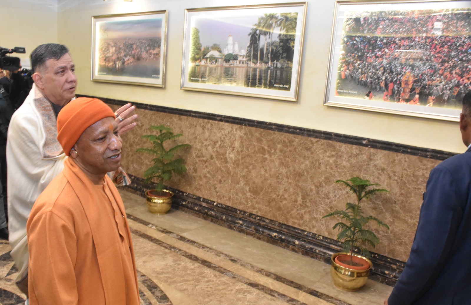 सीएम योगी ने  ध्वनि एवं प्रकाश कार्यक्रम का किया शुभारंभ