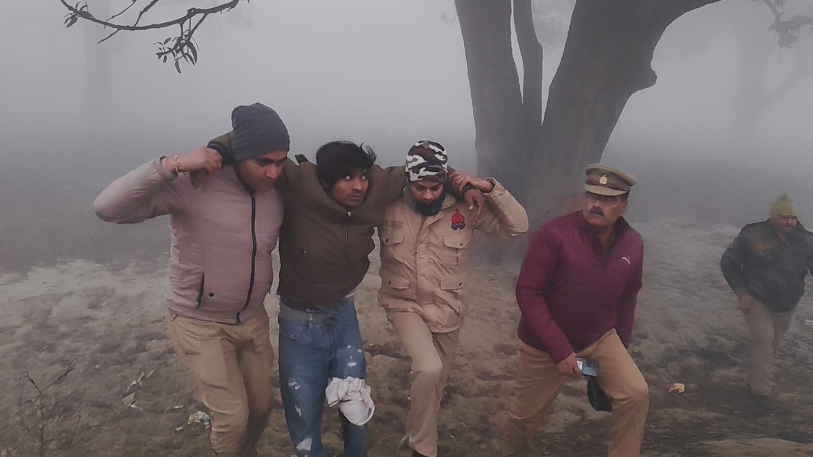 कन्नौज :- कन्नौज जेल से फरार अभियुक्त डंपी उर्फ शिवा पुलिस मुठभेड़ में गिरफ्तार