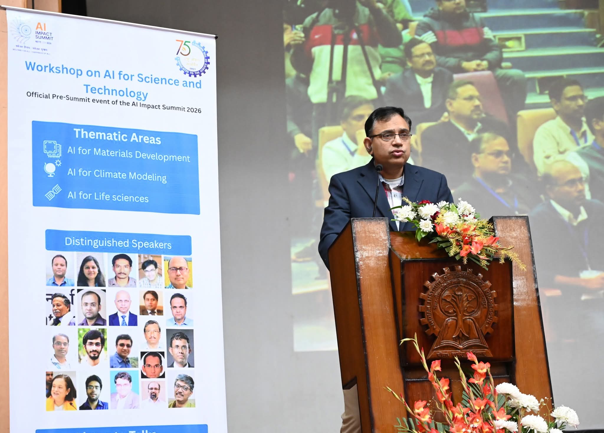 आई आई टी खड़गपुर की कार्यक्रम में निदेशक सुमन चक्रवर्ती