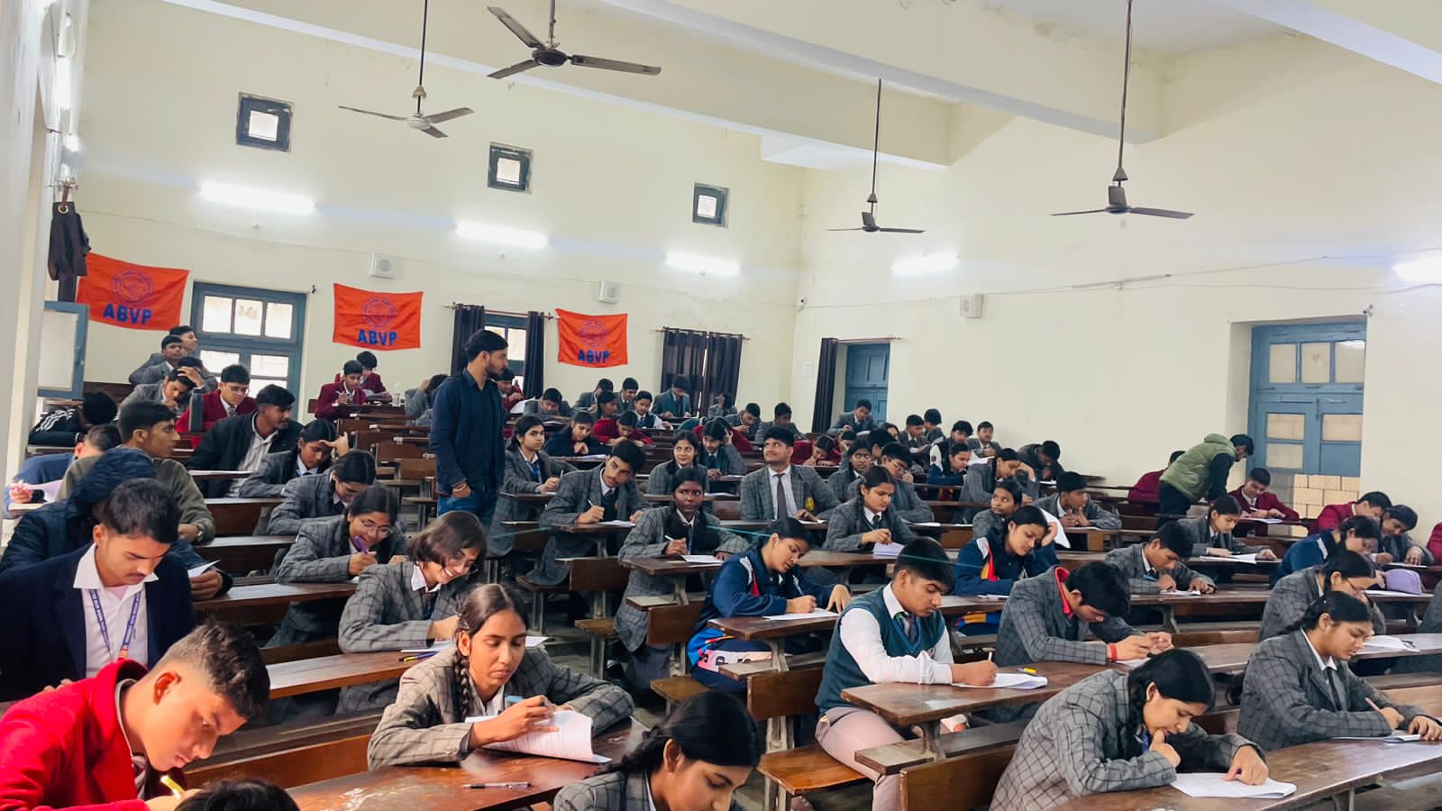 स्वयंसिद्ध’ के चौथे दिन सामान्य ज्ञान एवं निबंध प्रतियोगिता, पर्यावरण के पाँच आयामों पर छात्रों ने रखे विचार*