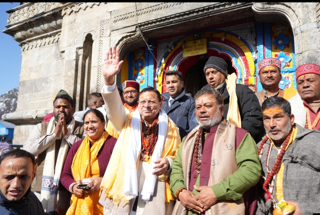 मुख्यमंत्री केदारनाथ धाम में।