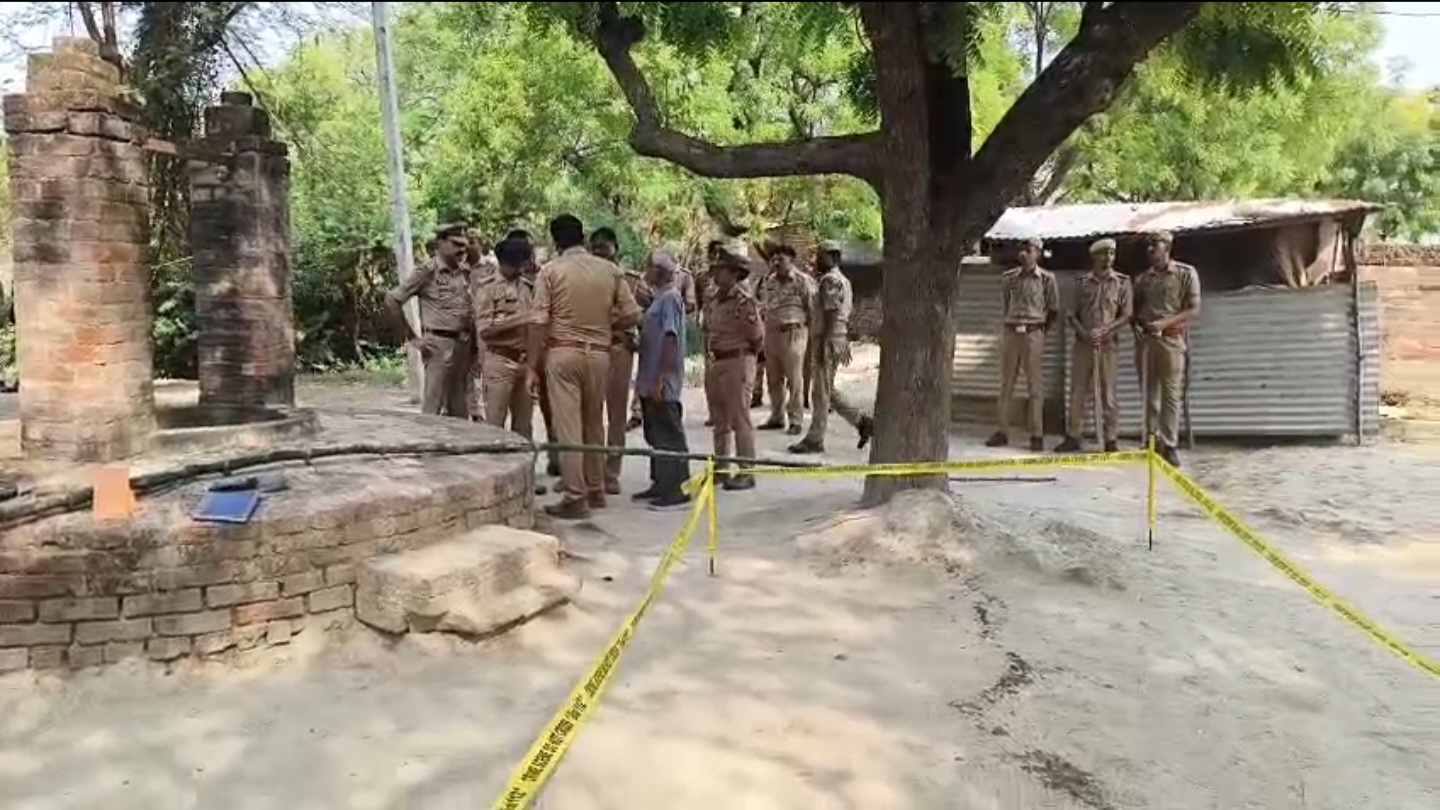 घटनास्थल पर मौजूद पुलिस की फोटो